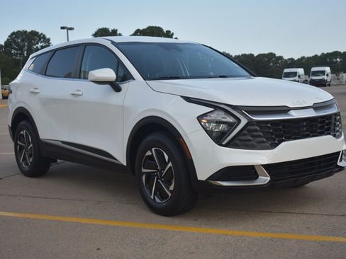 Used 2023 Kia Sportage LX AWD/4WD image 3
