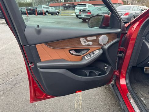 Used 2021 Mercedes-Benz GLC 300 4MATIC image 13