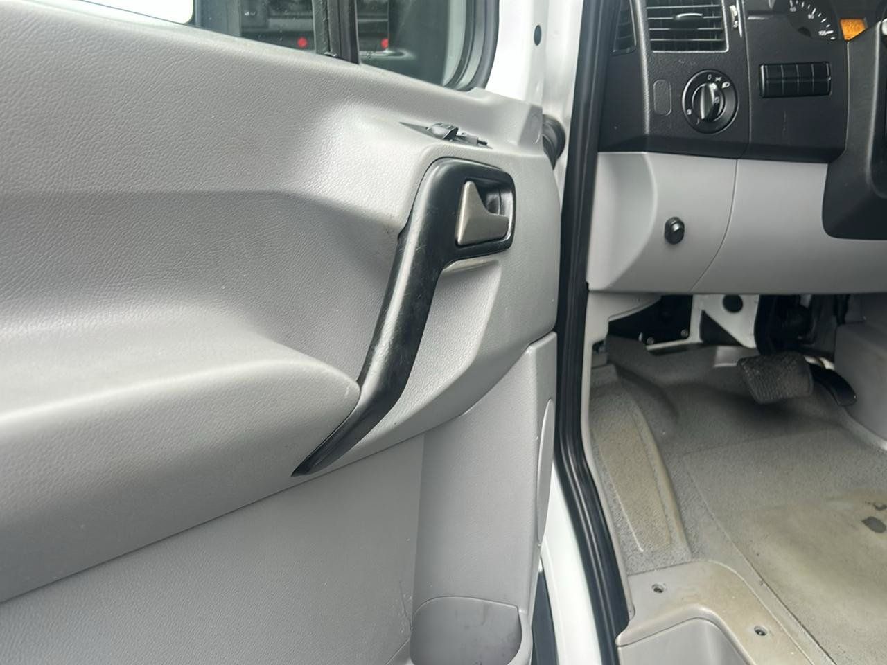 Used 2016 Freightliner Sprinter 3500 w/ Driver Comfort Package RWD image 12