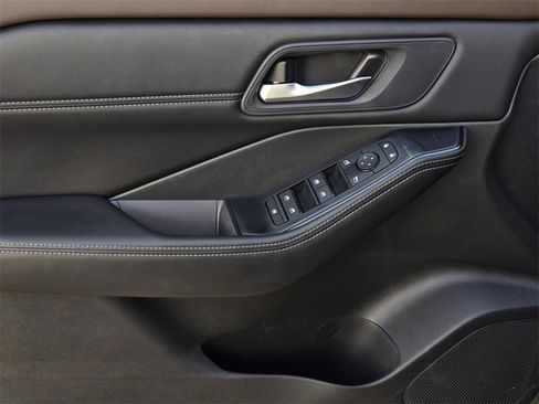 Used 2023 Nissan Rogue SV w/ SV Premium B Package image 19