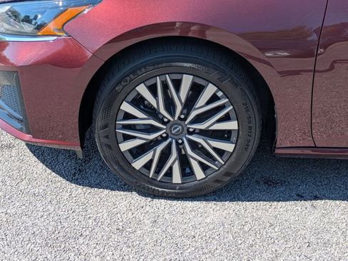 Used 2025 Nissan Altima 2.5 SV FWD image 10