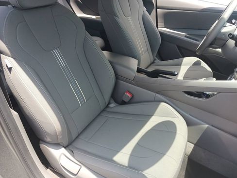 Used 2024 Hyundai Elantra SEL FWD image 16