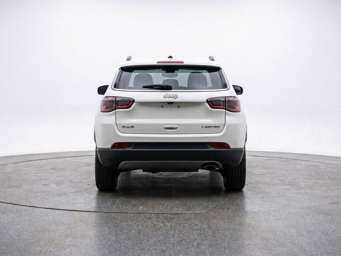 Used 2025 Jeep Compass Latitude AWD/4WD image 7