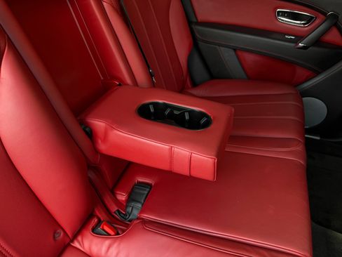 Used 2018 Bentley Bentayga AWD/4WD image 18