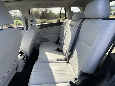 Certified 2023 Volkswagen Tiguan SE w/ Panoramic Sunroof Package image 12