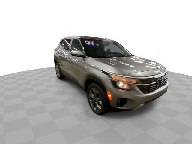 Used 2024 Kia Seltos LX AWD/4WD image 4