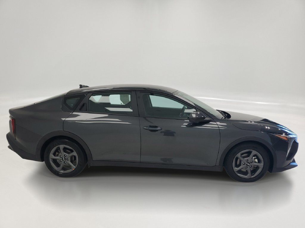 Used 2025 Kia K4 FWD image 4