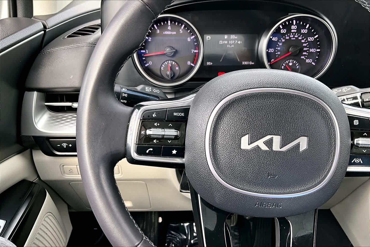 Used 2024 Kia Carnival LX FWD image 23