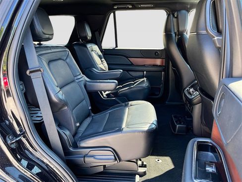 Used 2021 Lincoln Navigator Reserve image 25