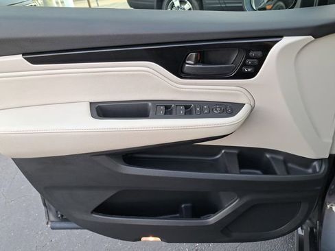 Certified 2025 Honda Odyssey Touring image 21