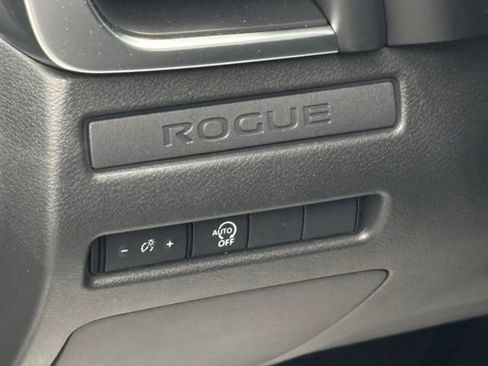 Used 2025 Nissan Rogue S FWD image 16