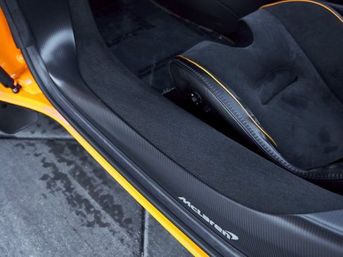 Used 2025 McLaren Artura Spider RWD image 44