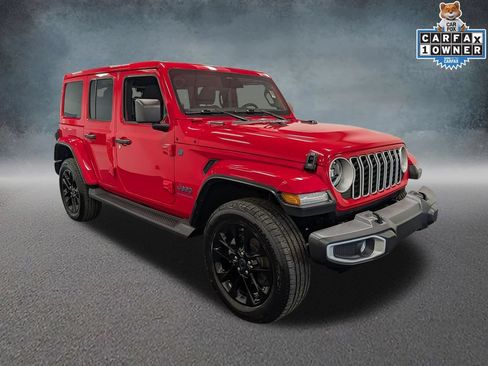 Used 2025 Jeep Wrangler Unlimited Sahara AWD/4WD image 3