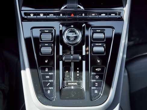 Used 2025 Aston Martin DBX 707 image 68