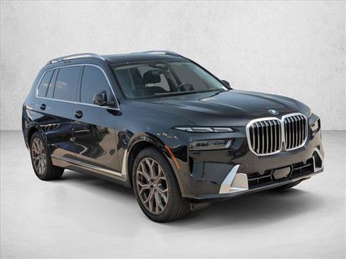 Used 2025 BMW X7 xDrive40i w/ Premium Package AWD/4WD image 3