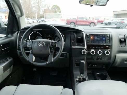 Used 2022 Toyota Sequoia SR5 image 21