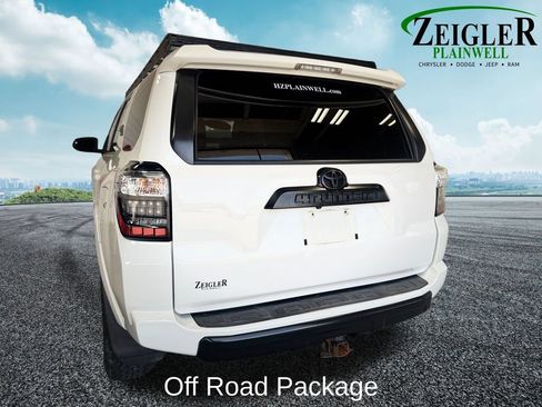 Used 2020 Toyota 4Runner TRD Off-Road Premium w/ Moonroof Package AWD/4WD image 4