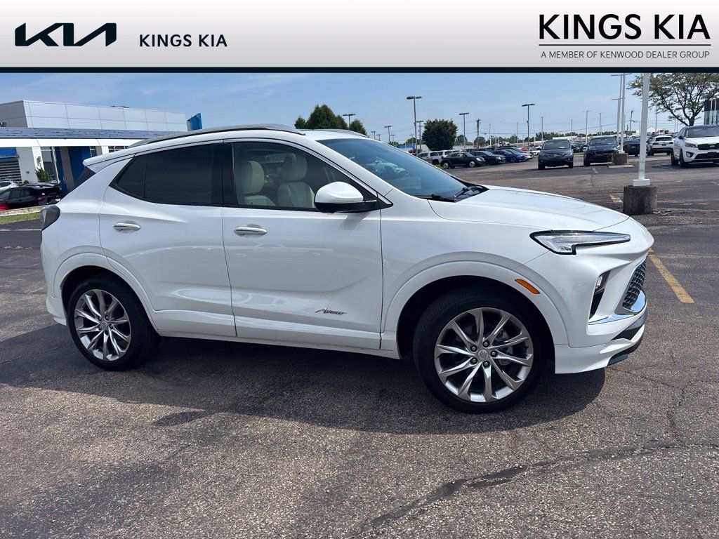 Used 2024 Buick Encore GX Avenir w/ Avenir Technology Package AWD/4WD image 3