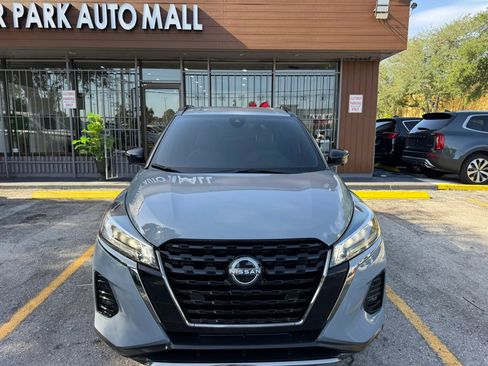 Used 2023 Nissan Kicks SR w/ SR Premium Package FWD image 2