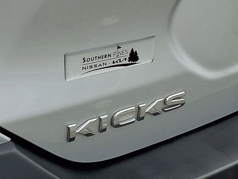 Used 2019 Nissan Kicks S image 31