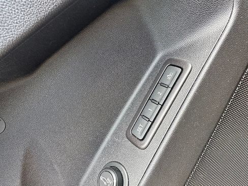 Used 2020 Chevrolet Equinox Premier AWD/4WD image 16