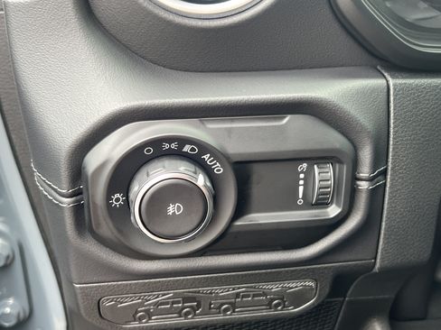 New 2026 Jeep Wrangler Unlimited Sahara AWD/4WD image 27