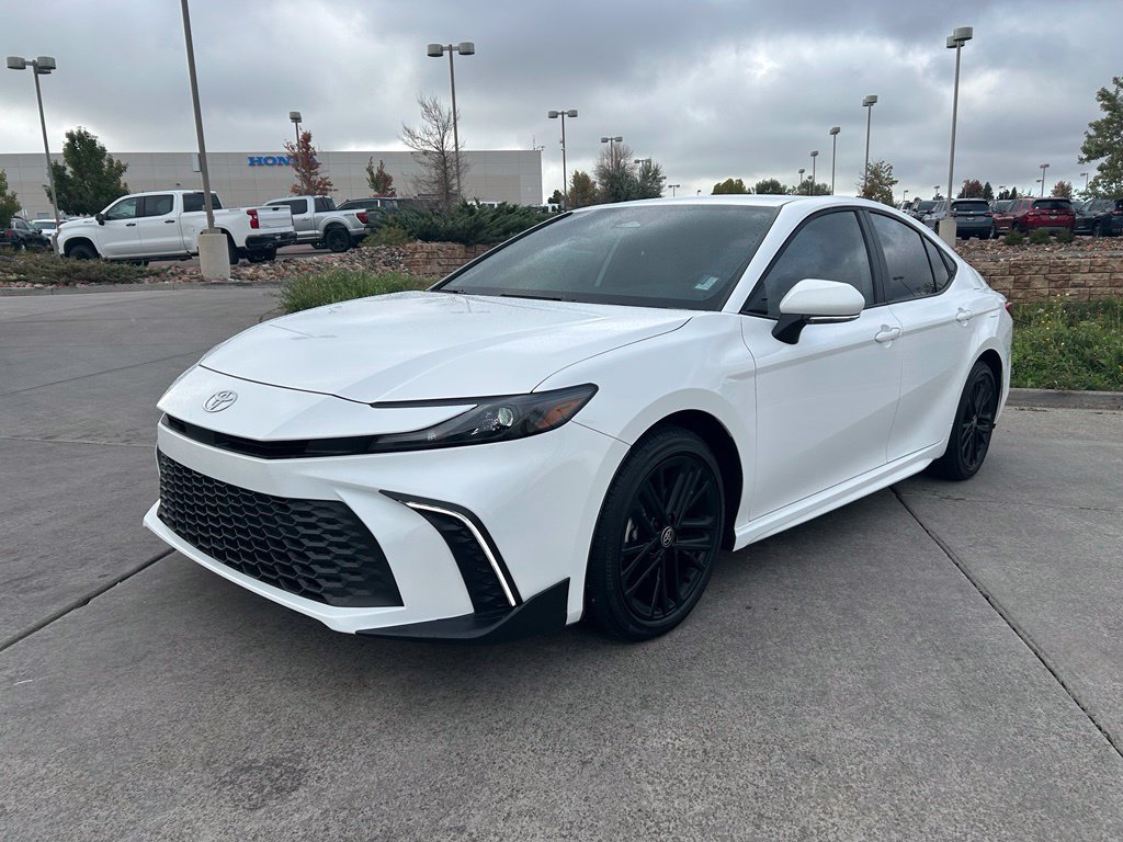 Used 2026 Toyota Camry SE FWD image 3