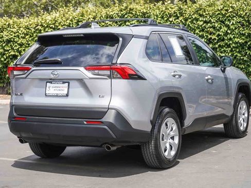 Used 2021 Toyota RAV4 LE w/ Carpet Mat Package (TMS) FWD image 8