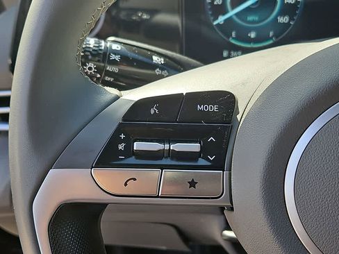 Used 2025 Hyundai Elantra SEL FWD image 22