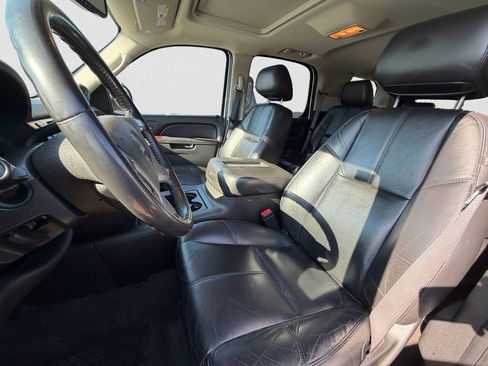 Used 2011 GMC Yukon SLT w/ SLT-2 Equipment Package AWD/4WD image 6