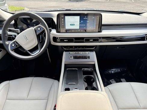 New 2026 Lincoln Aviator AWD w/ Jet Appearance Package image 16