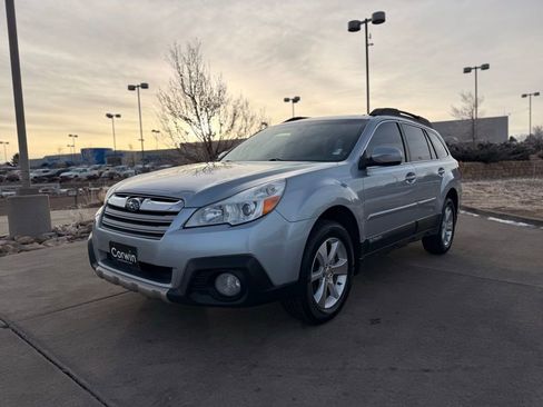 Used 2013 Subaru Outback 2.5i Limited image 3