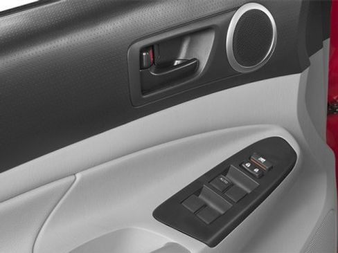 Used 2014 Toyota Tacoma PreRunner w/ TRD Off-Road Package image 17