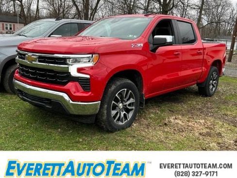 Used 2022 Chevrolet Silverado 1500 LT w/ Z71 Off-Road Package image 1