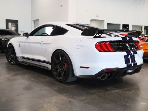 Used 2021 Ford Mustang Shelby GT500 w/ Carbon Fiber Track Pack RWD image 4