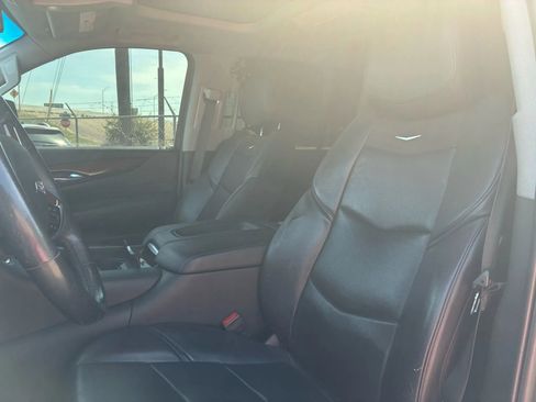 Used 2019 Cadillac Escalade ESV Premium Luxury w/ Escalade Sport Edition image 19