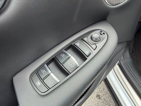 Used 2023 INFINITI QX50 Sport image 11