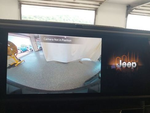 Used 2024 Jeep Wrangler Unlimited Sahara w/ Safety Group AWD/4WD image 10