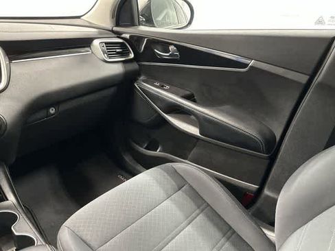 Used 2017 Kia Sorento FWD w/ LX Convenience Package image 13