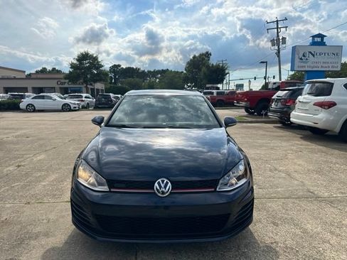 Used 2017 Volkswagen Golf 4-Door FWD image 2