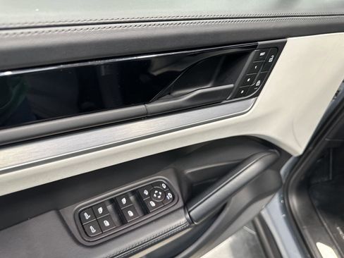 Certified 2025 Porsche Cayenne Coupe image 16