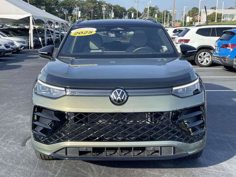 Certified 2025 Volkswagen Tiguan SE R-Line AWD/4WD image 2