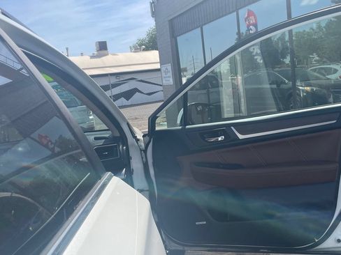 Used 2017 Subaru Outback 2.5i Touring w/ Popular Package #5A AWD/4WD image 11