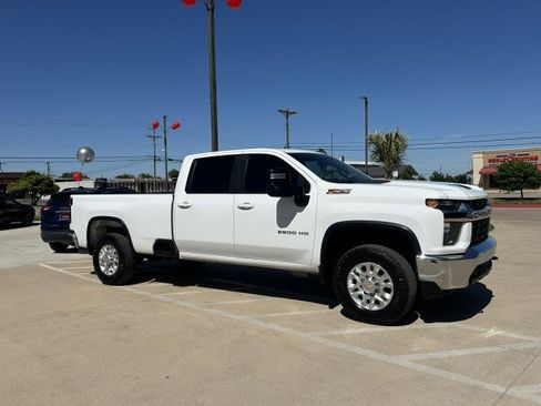 Used 2023 Chevrolet Silverado 2500 LT AWD/4WD image 3