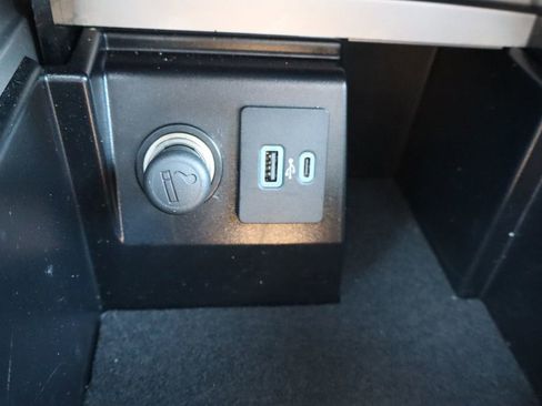 Used 2021 Ford Explorer Limited w/ Equipment Group 301A AWD/4WD image 21