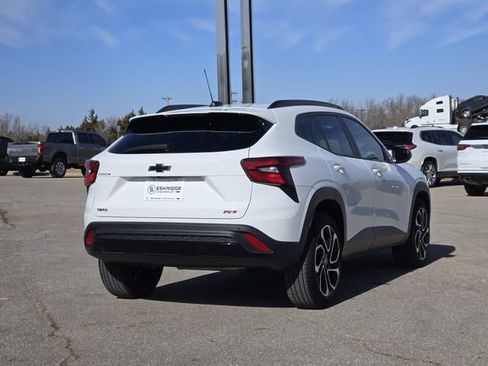 Used 2025 Chevrolet Trax RS w/ Sunroof Package image 7
