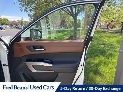 Used 2023 Nissan Pathfinder Platinum w/ Cargo Package AWD/4WD image 17
