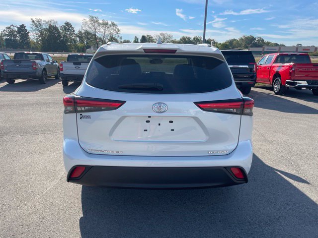 Used 2023 Toyota Highlander XLE AWD/4WD image 7