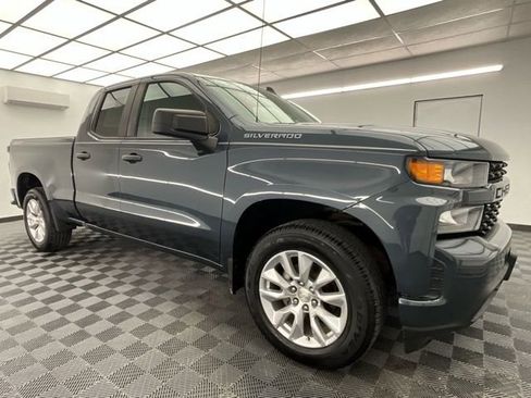 Used 2019 Chevrolet Silverado 1500 Custom w/ Custom Value Package image 3