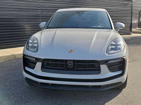 Certified 2025 Porsche Macan AWD/4WD image 2
